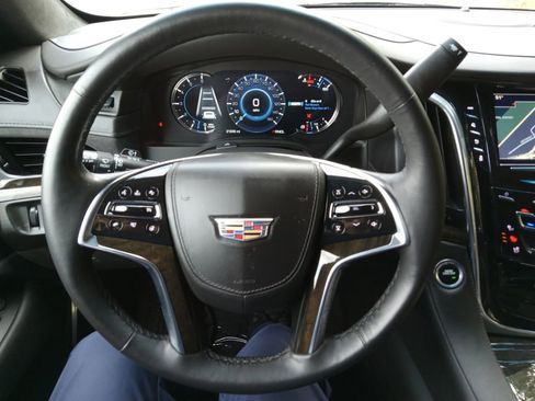 Used 2019 Cadillac Escalade Platinum image 12