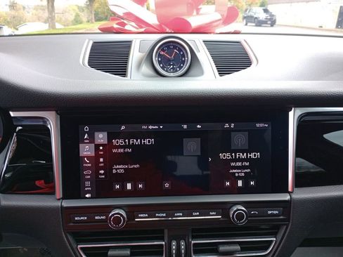 Used 2021 Porsche Macan image 30