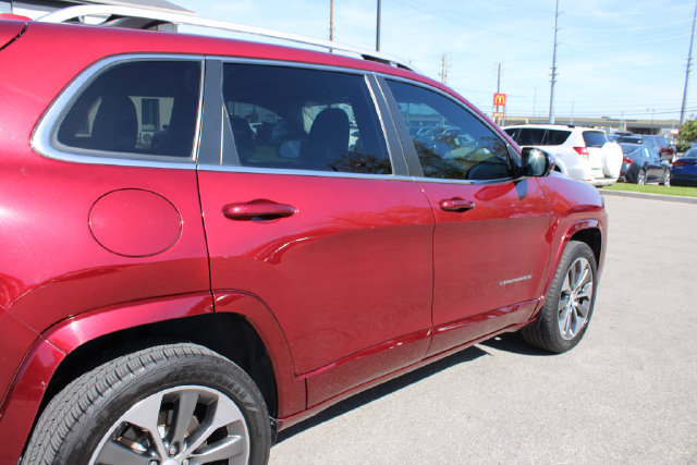 Used 2019 Jeep Cherokee Overland w/ Technology Group AWD/4WD image 48