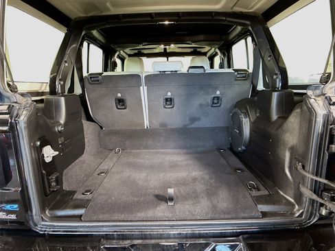 Used 2021 Jeep Wrangler Unlimited Sahara image 35