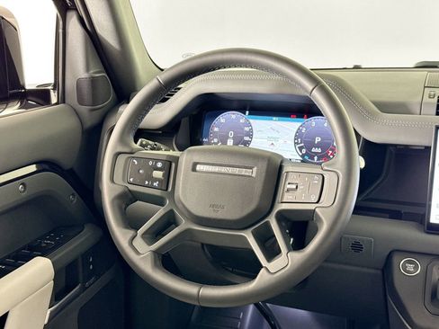 Used 2025 Land Rover Defender 110 X-Dynamic SE image 20