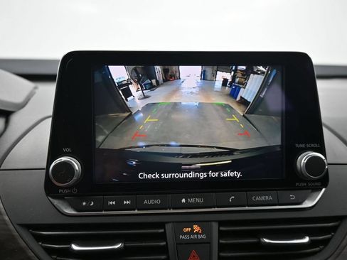 Used 2025 Nissan Altima 2.5 SV FWD image 15