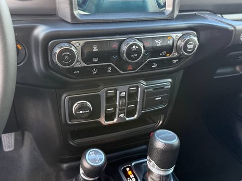 Used 2023 Jeep Gladiator Sport AWD/4WD image 17