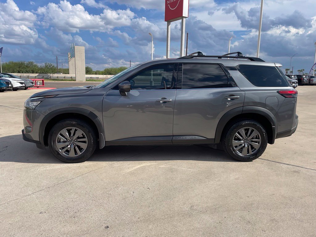 Certified 2025 Nissan Pathfinder SV FWD image 4