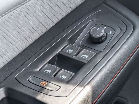 Certified 2025 Volkswagen Atlas Peak Edition SE AWD/4WD image 28