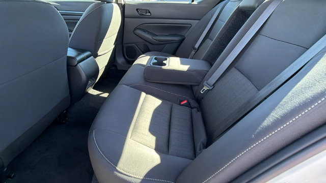 Used 2025 Nissan Altima 2.5 SV FWD image 15