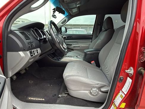 Used 2015 Toyota Tacoma TRD Pro w/ TRD Sport Package image 4