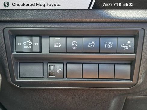 Used 2022 Toyota Tundra SR5 w/ SR5 Convenience Package AWD/4WD image 12