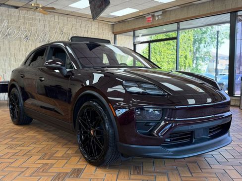 Used 2025 Porsche Macan Electric RWD image 11