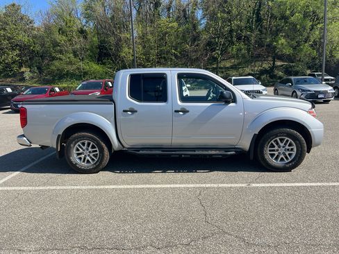 Used 2019 Nissan Frontier SV image 4