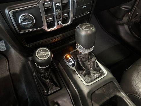 Used 2021 Jeep Wrangler Unlimited Sahara image 30