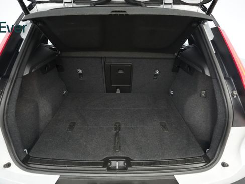 Used 2022 Volvo XC40 P8 Recharge Plus AWD/4WD image 8