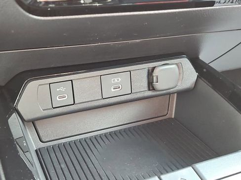 New 2026 Toyota Prius Plug-In Hybrid FWD image 39
