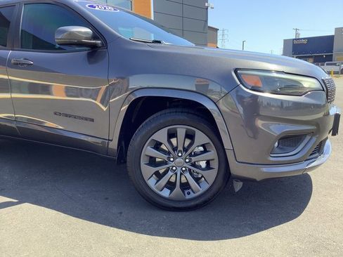 Used 2020 Jeep Cherokee High Altitude image 3