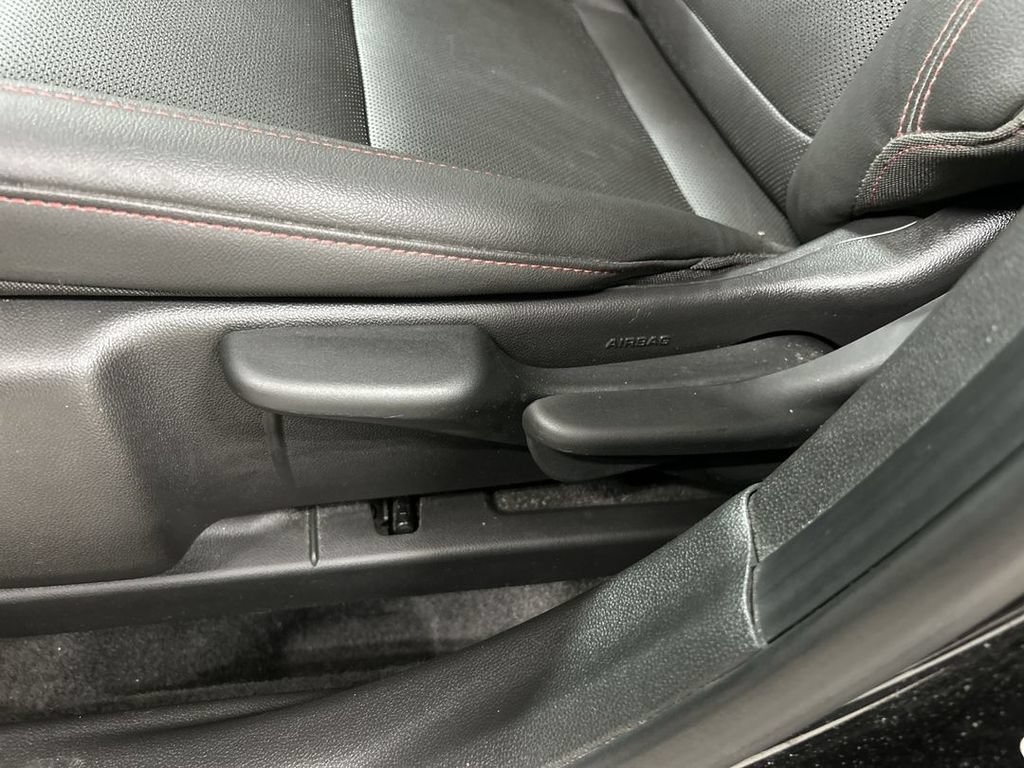 Used 2025 Chevrolet Trax RS w/ Sunroof Package FWD image 10