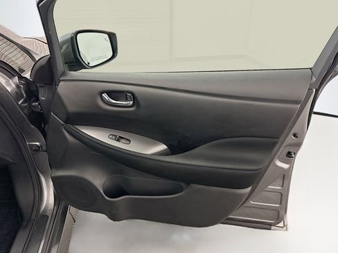 Used 2023 Nissan Leaf S image 32