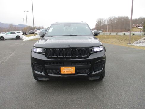 Certified 2023 Jeep Grand Cherokee L Laredo image 2