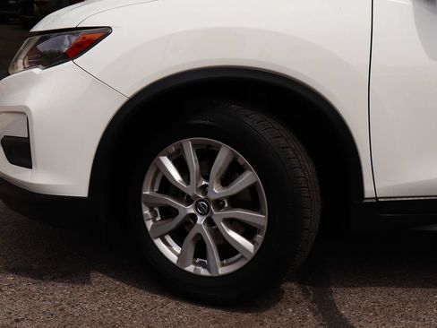 Used 2019 Nissan Rogue SV FWD image 5