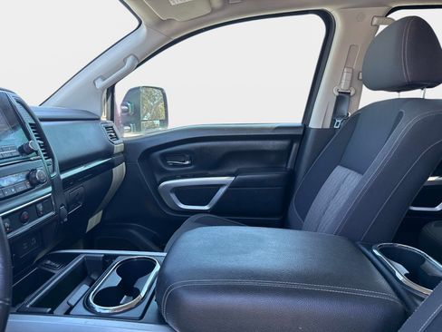 Used 2024 Nissan Titan SV w/ SV Convenience Package image 20