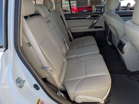 Used 2019 Lexus GX 460 Premium w/ Premium Package AWD/4WD image 5
