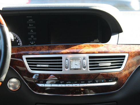 Used 2013 Mercedes-Benz S 550 w/ Sport Pkg Plus One image 18