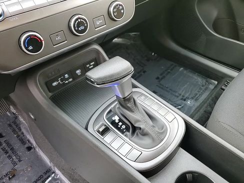 Certified 2025 Hyundai Kona SE image 19