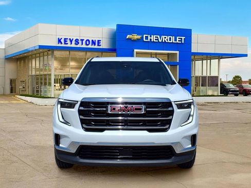 Used 2025 GMC Acadia Elevation FWD image 2