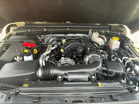 Used 2025 Jeep Gladiator Sport AWD/4WD image 29