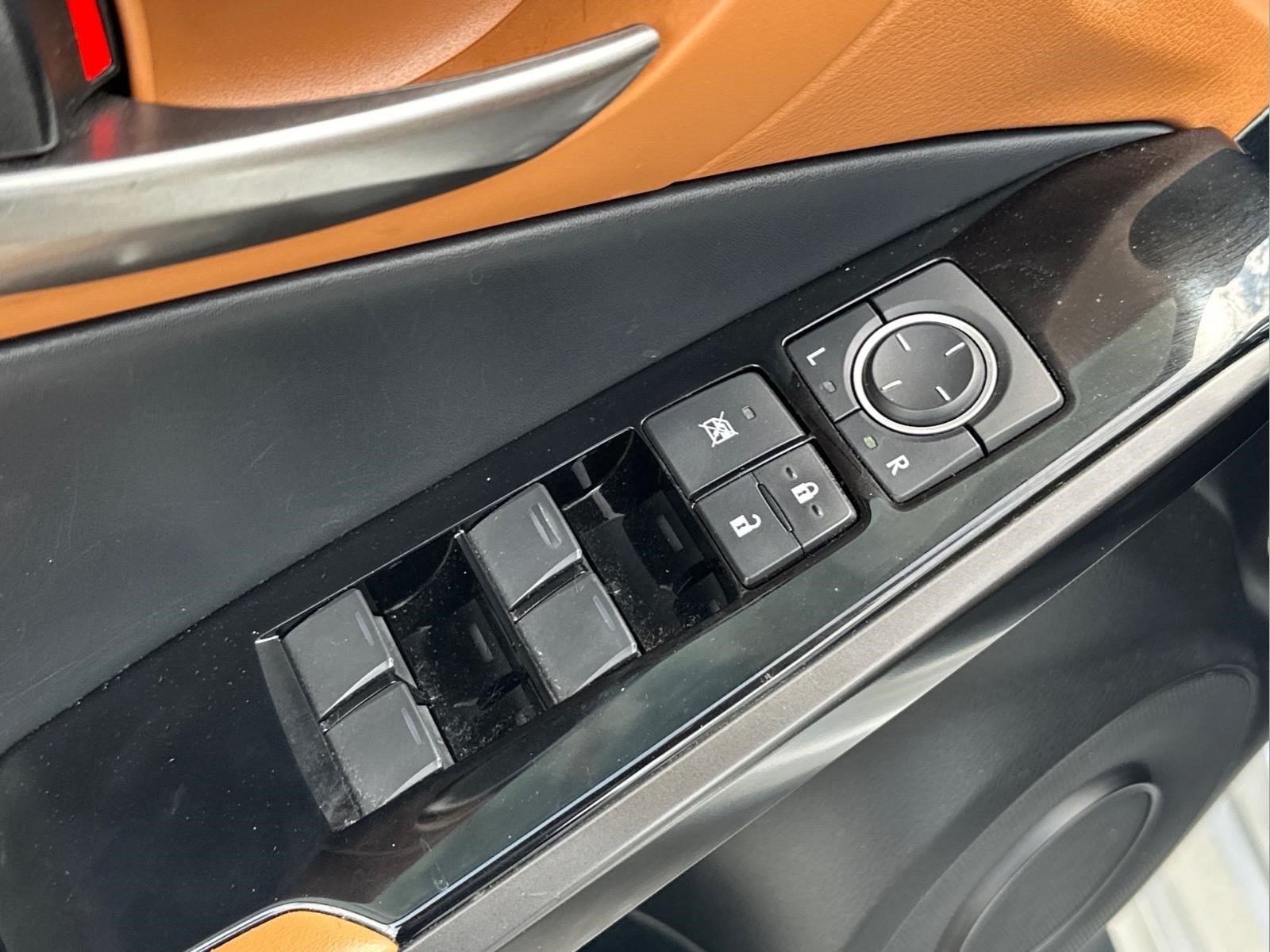 Used 2021 Lexus IS 300 w/ Comfort Package RWD image 15