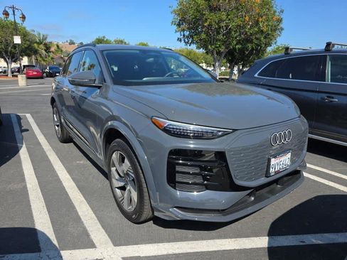 Used 2025 Audi Q6 e-tron Premium Plus w/ Premium Plus AWD/4WD image 3