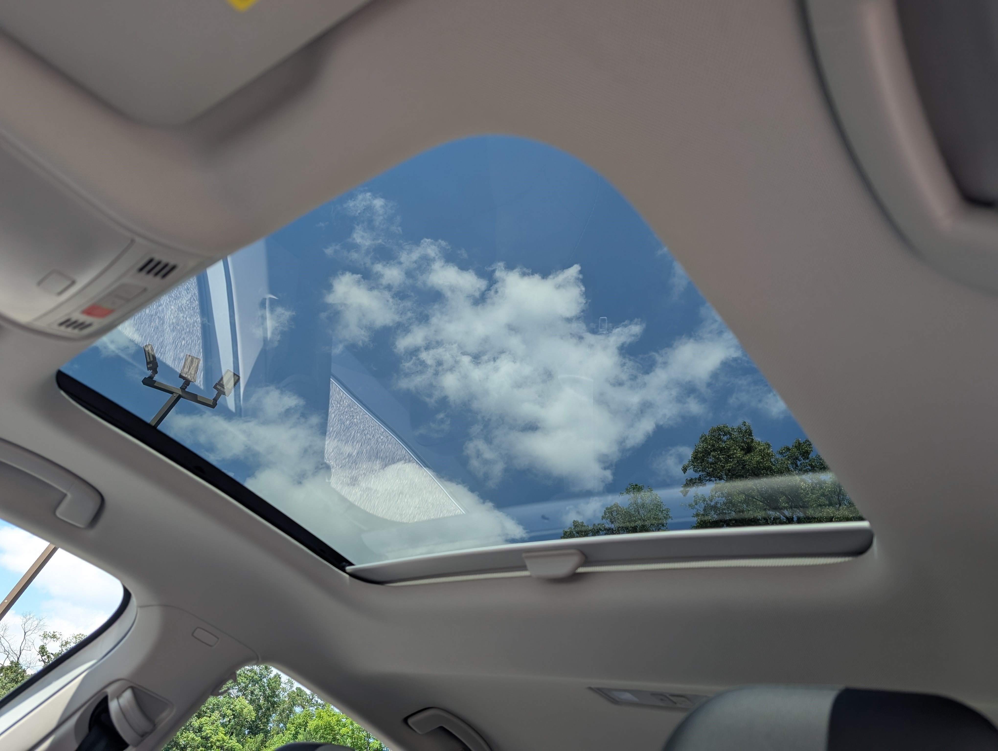 Used 2025 Volkswagen Jetta SE w/ Sunroof Package FWD image 15