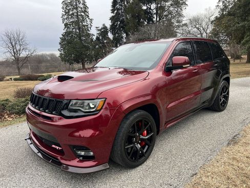 Used 2018 Jeep Grand Cherokee SRT image 4