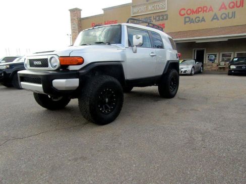 Used 2007 Toyota FJ Cruiser 4WD image 2