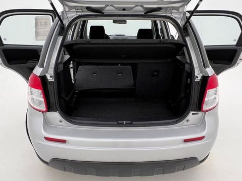 Used 2010 Suzuki SX4 Touring AWD/4WD image 23