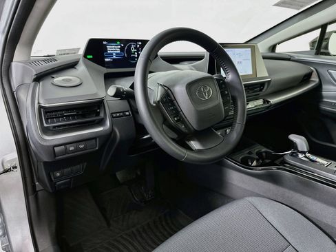 Used 2025 Toyota Prius LE AWD/4WD image 9