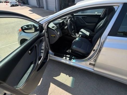 Used 2013 Hyundai Elantra GLS w/ Preferred Pkg FWD image 9
