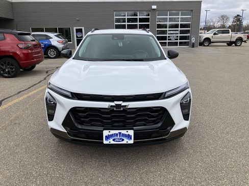 Used 2025 Chevrolet Trax ACTIV w/ Driver Confidence Package FWD image 3