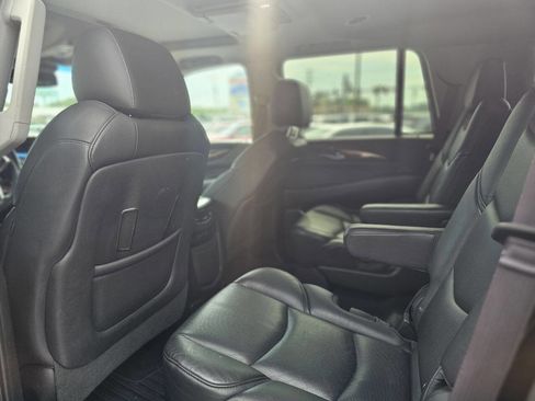 Used 2017 Cadillac Escalade Luxury image 13