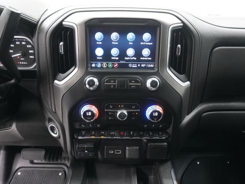 Used 2022 GMC Sierra 3500 Denali w/ Denali Black Diamond Edition AWD/4WD image 27