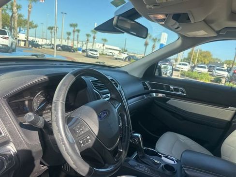 Used 2019 Ford Explorer Limited w/ Limited Luxury Package image 22