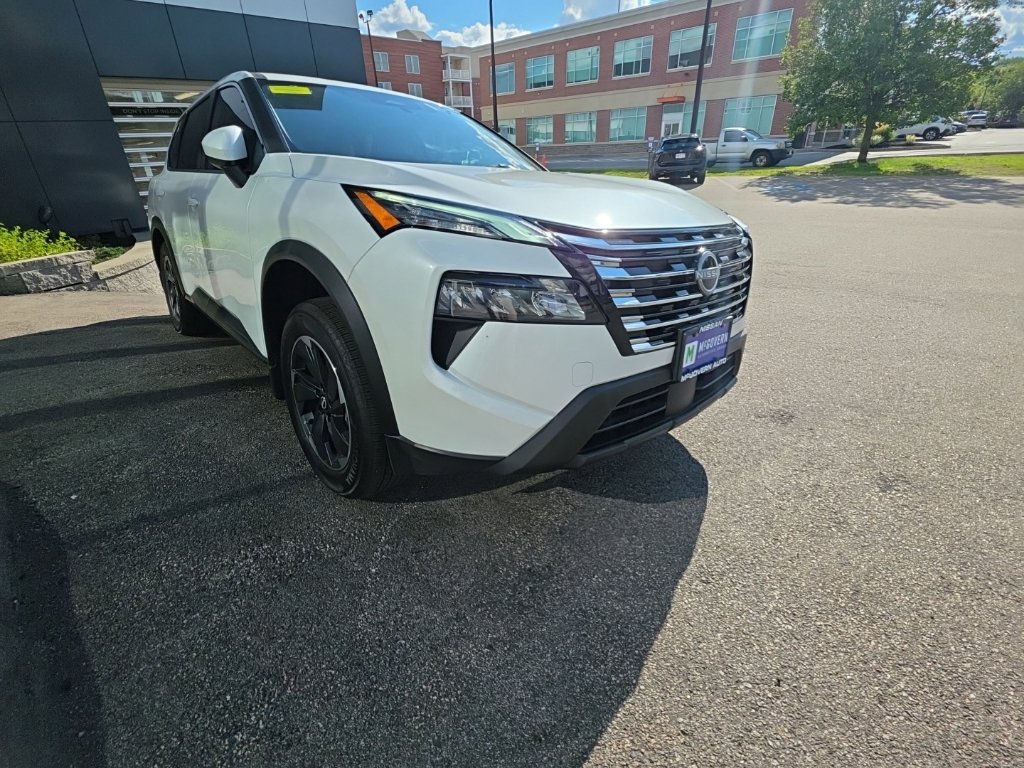 Certified 2026 Nissan Rogue SV AWD/4WD image 8