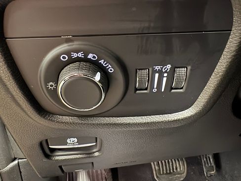 Used 2024 Jeep Grand Cherokee Altitude AWD/4WD image 14