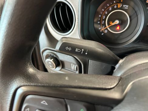 Used 2025 Jeep Gladiator Sport AWD/4WD image 18