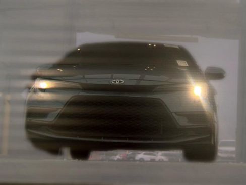 Used 2024 Toyota Corolla SE FWD image 3