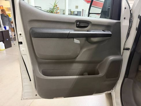 Used 2016 Nissan NV 3500 SL RWD image 10
