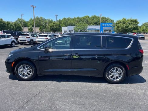 Used 2026 Chrysler Pacifica Select FWD image 5