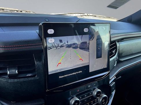 Used 2022 Ford Expedition Limited RWD image 15