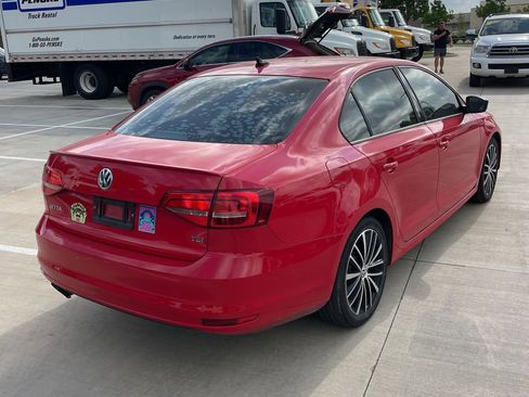 Used 2015 Volkswagen Jetta Sport image 4