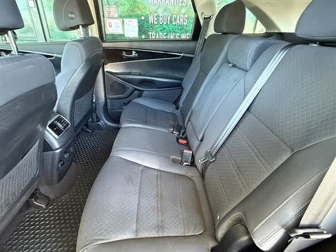 Used 2017 Kia Sorento FWD image 23