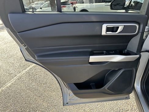 Used 2023 Ford Explorer XLT image 16